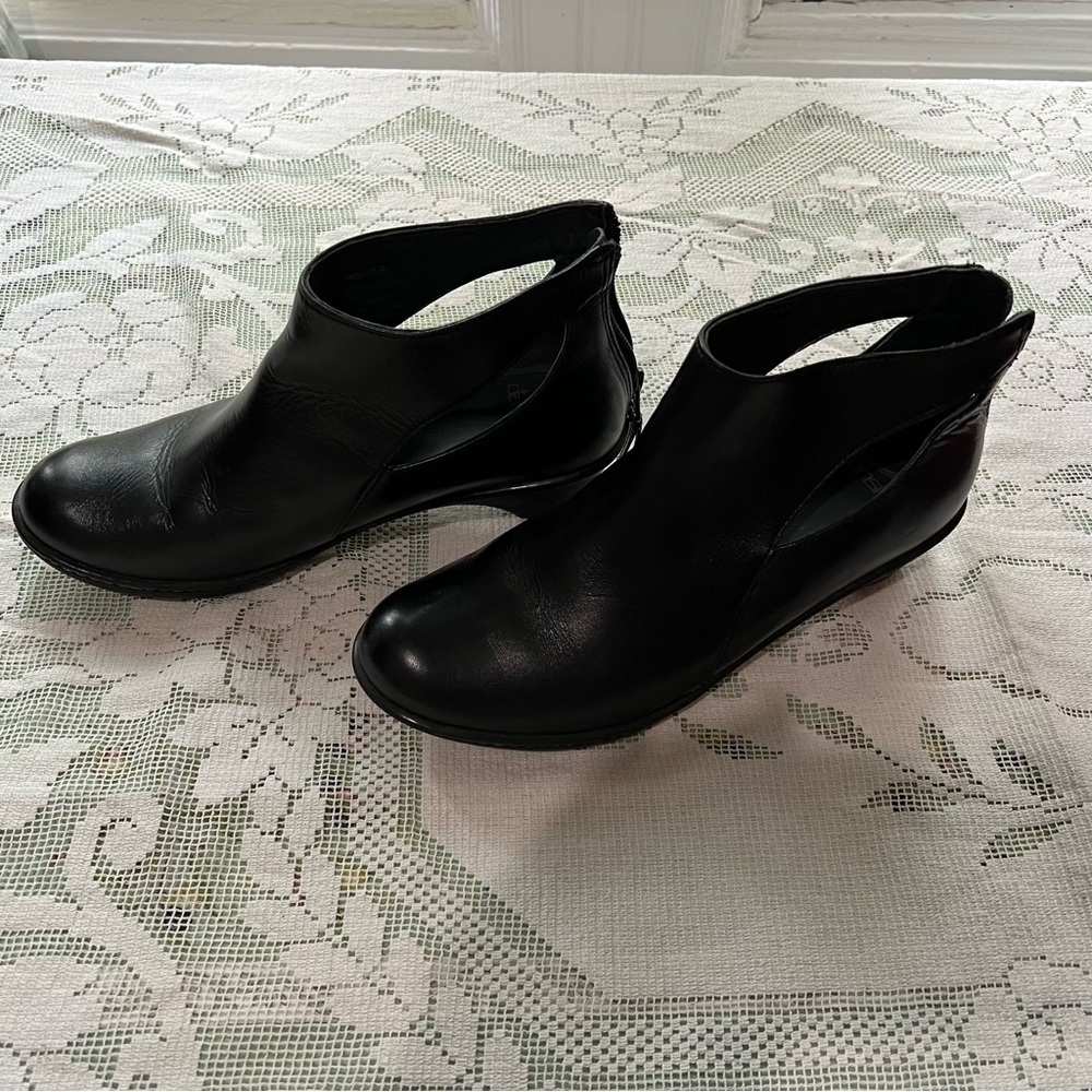 Black Boots w Kitten Heels